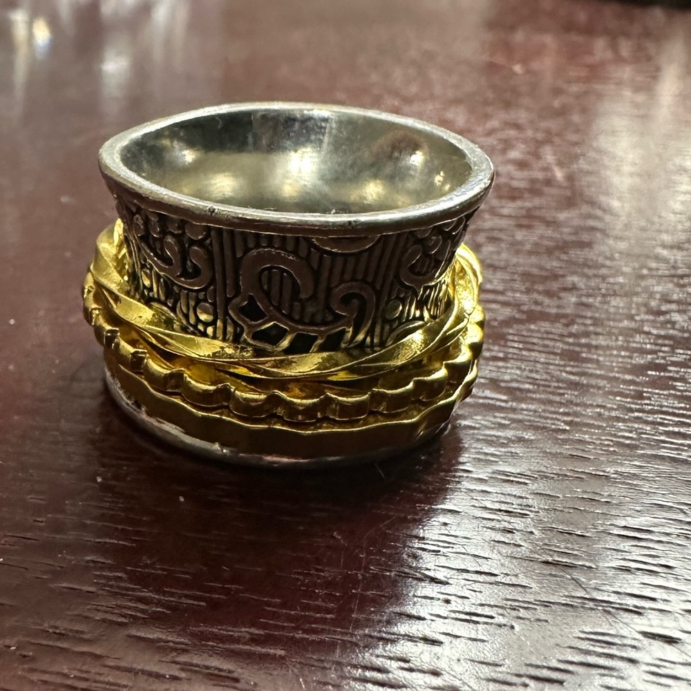 1pc Vintage European Wide Band Zinc Alloy Women's Ring - Picture 2 of 3